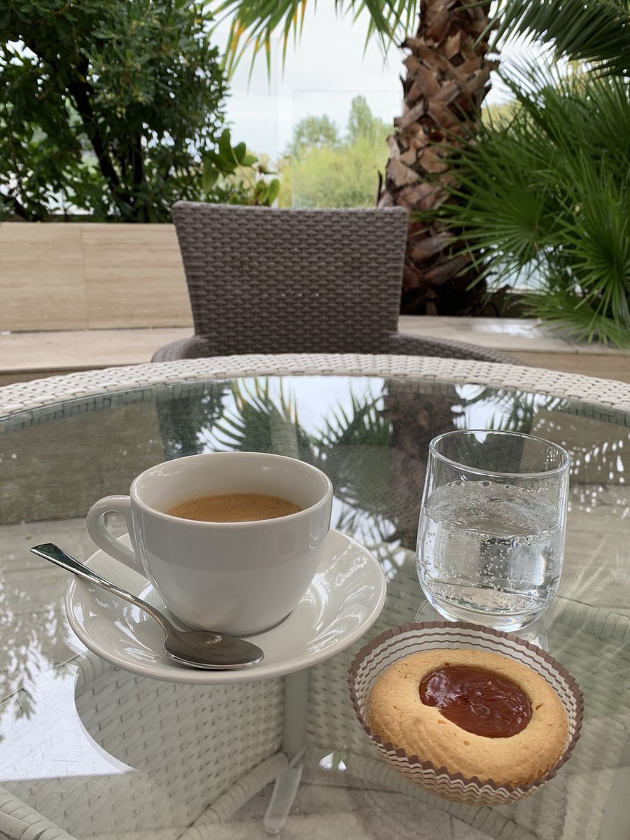 _sottosopra's tweet image. twitter sarebbe un posto migliore se i caffè li offriste veramente ⚡️☕️ 
#perme #ilsolito #grazie #pausa