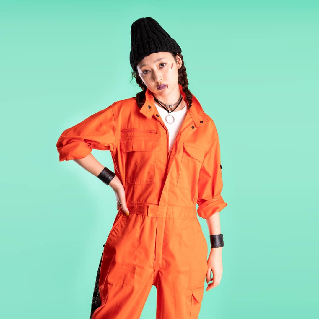 ワークマン公式 ワークマンが提案するハロウィンコーデver 3 オレンジ色のツナギ服で目立つこと間違いなし 腰で結ぶスタイルは ワークマン女子 でも人気です T Co Vpg1tgfs2b ワークマン Workman ワークマンプラス Workmanplus メンズを