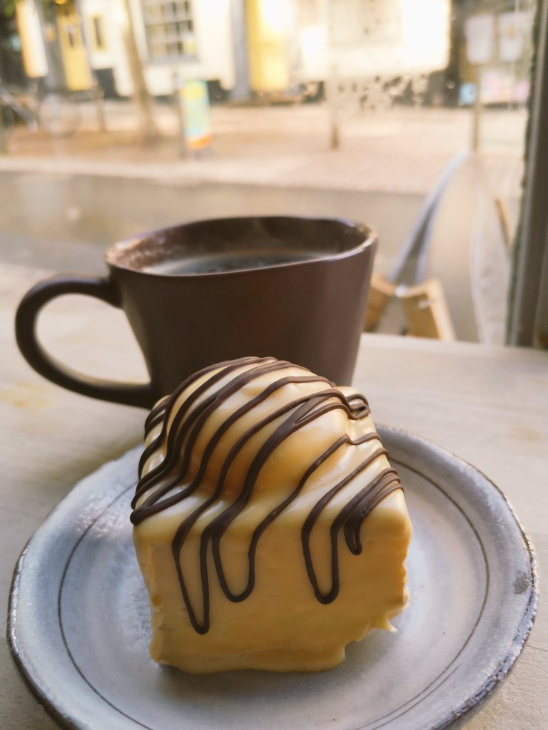 Every day should include a salted caramel fondant fancy. Mine did yesterday at <a href="/FigbarNorwich/">Figbar Norwich</a> and it was gorgeous.