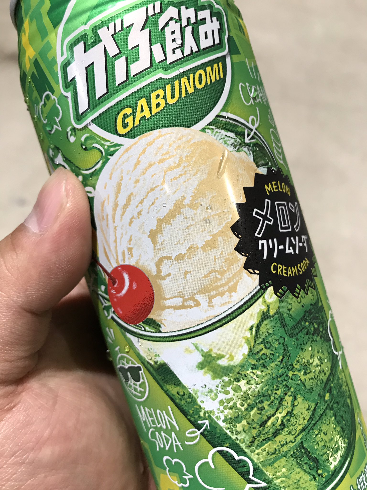 くま Naturedrops Twitter પર 仕事終わりがぶ飲みメロンクリームソーダ からの甘栗アイス この栗は優しい万人受けタイプの味だな びっくりくりくりくりっくりー って チロルチョコの昔のcmが頭の中ループしてる 笑 ポッカサッポロ がぶ飲み メロン