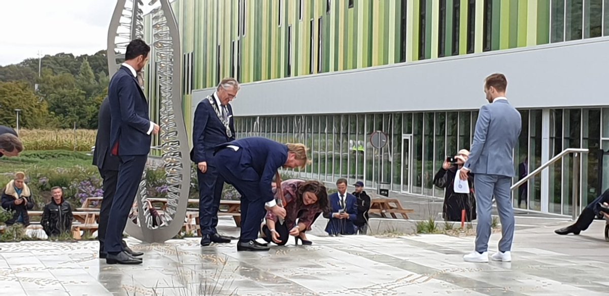 BICehv's tweet photo. Groots publiek voor de koning bij de officiële opening van Brainport Industries Campus. #partoftheBICpicture https://t.co/id6PrwmdMk