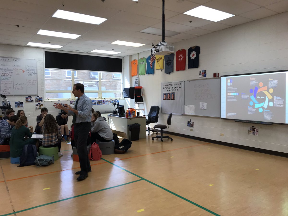 Dr Koulentes presenting our D128 DARING mission  to Link Crew Freshmen during lunch periods today! <a href="/LHS_CTE_DARING/">LHS CTE</a> @LHS128Principal <a href="/DrK2006/">Darius</a> <a href="/District128/">District 128</a>