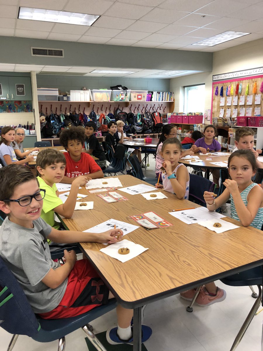 WalkerFox's tweet photo. Descriptive writing with cookies #NFESlifeready https://t.co/qNDN6HiNxG