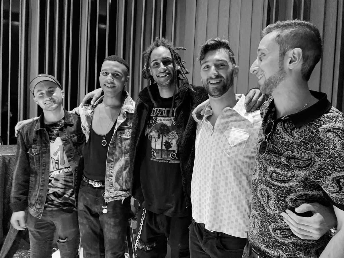 Chjava's tweet photo. Another #AmazingEvent @FirstCom_Music’s official launch party for new Capitol Studio Masters series. These talented artists did right by Studio A @Saticoy @EffiePassero @RayvonOwen and Olivia Harris. Wow! #music #CSMxFC #productionmusic #CreateAmazing https://t.co/Mc6j2tI0wZ