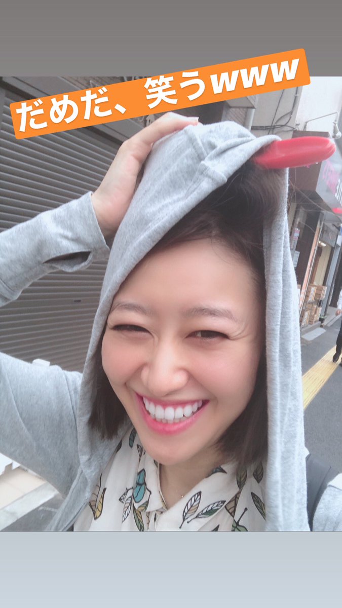 高橋友希 アナウンサー V Twitter カーラー代わりに巻き付けたブラシが髪の毛に絡まり取れなくなりましたw どうしても どうしても取れなくて 仕方なく電車に乗って仕事 ニュース に向かいました 暑かったけど 隠せるものがこれしかなかったのでフードをw 普通の