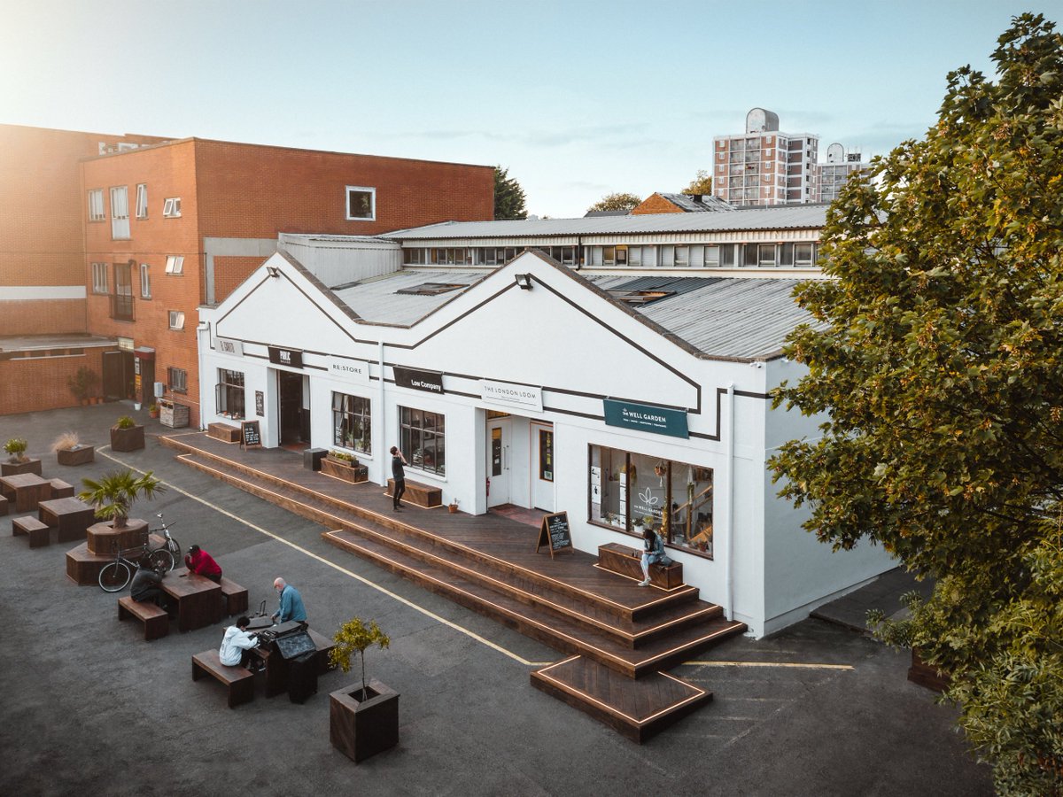 JOIN OUR TEAM 💪🏽We're looking for a full-time Front of House member to join our lovely team at Hackney Downs Studios.
If you have experience and an interest in the creative industries we'd love to hear from you! Full job description and how to apply: ow.ly/Whxg30pEOv3