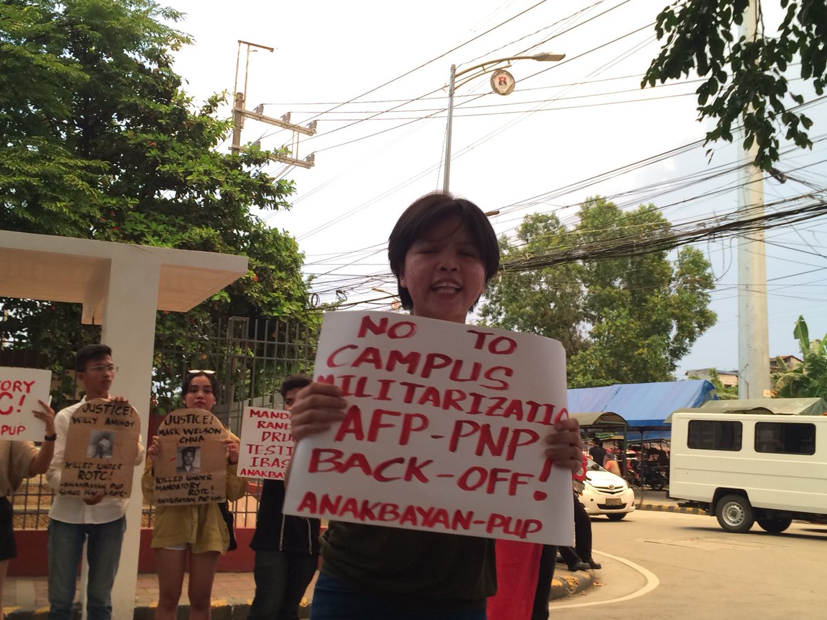 mx_heraldo's tweet photo. ICYMI | Members of different progressive organisations gather outside PUP to condemn state killings and call for justice to the victims of different operations and activities done by the fascist regime (e.g. Tokhang, Hazing, EJK).
#JusticeforDarwin #JusticeForAll #AFPPNPBackOff https://t.co/QtF2eMzHLj
