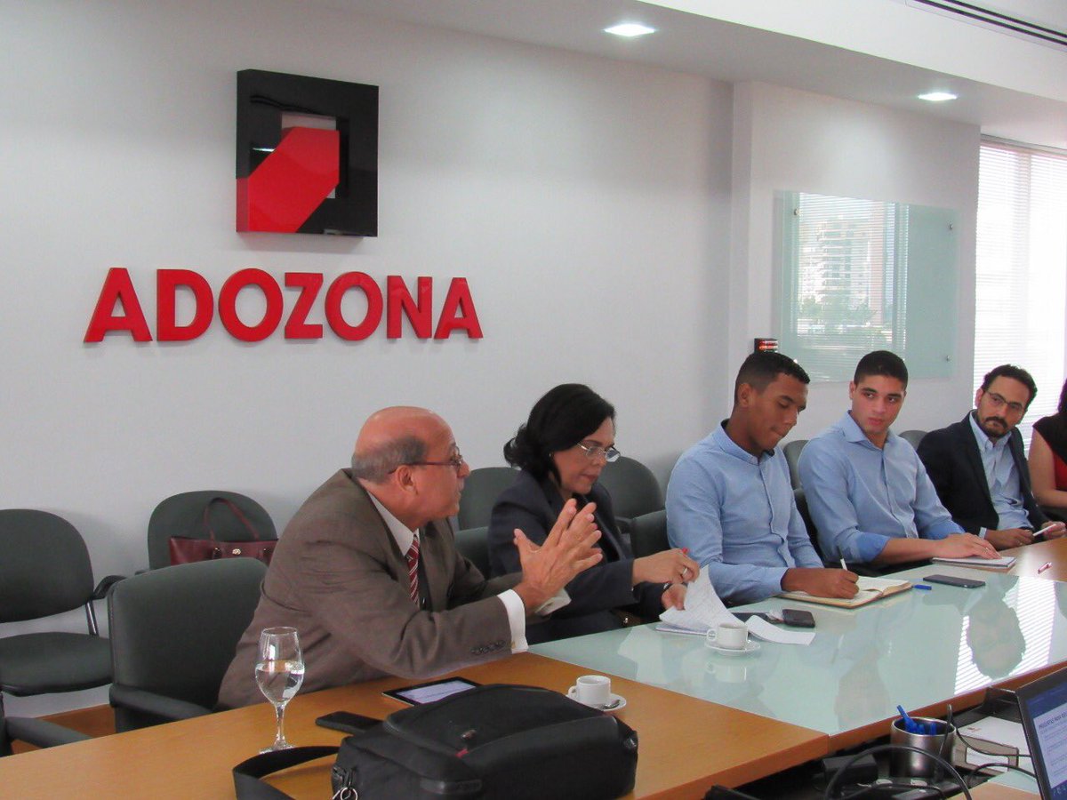 Adozona_rd's tweet photo. Hoy realizamos reunión preparatoria de la Mesa 2 sobre "Sectores Productivos de Cara al Futuro" del Eje 1, de la IX Convención Empresarial del @CONEP_RD. La reunión se sostuvo con el Equipo Motor y asesores.
#IXCE2019 #ConvenciónEmpresarial #IXCE https://t.co/2psFDB45ps