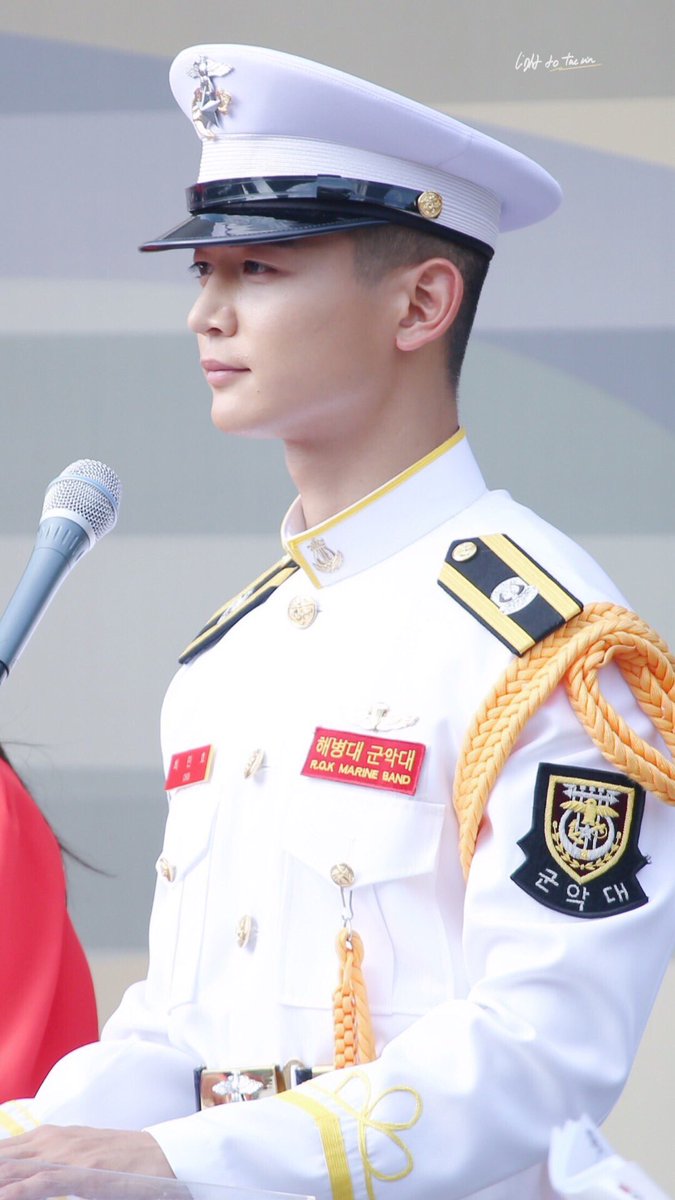 koreabighit's tweet photo. Min Ho em evento do Corpo da Marinha. https://t.co/4NLSHqLetx