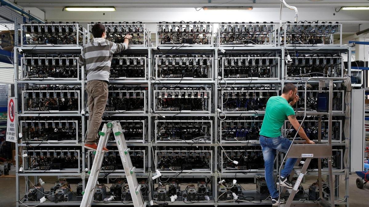  Aujourd'hui la puissance informatique déployée sur Bitcoin est titanesque. Les mines se sont multipliées dans le monde entier et Bitcoin est de plus en plus critiqué sur sa consommation électrique qui atteint des sommets.Tentons maintenant d'aller un peu plus loin !