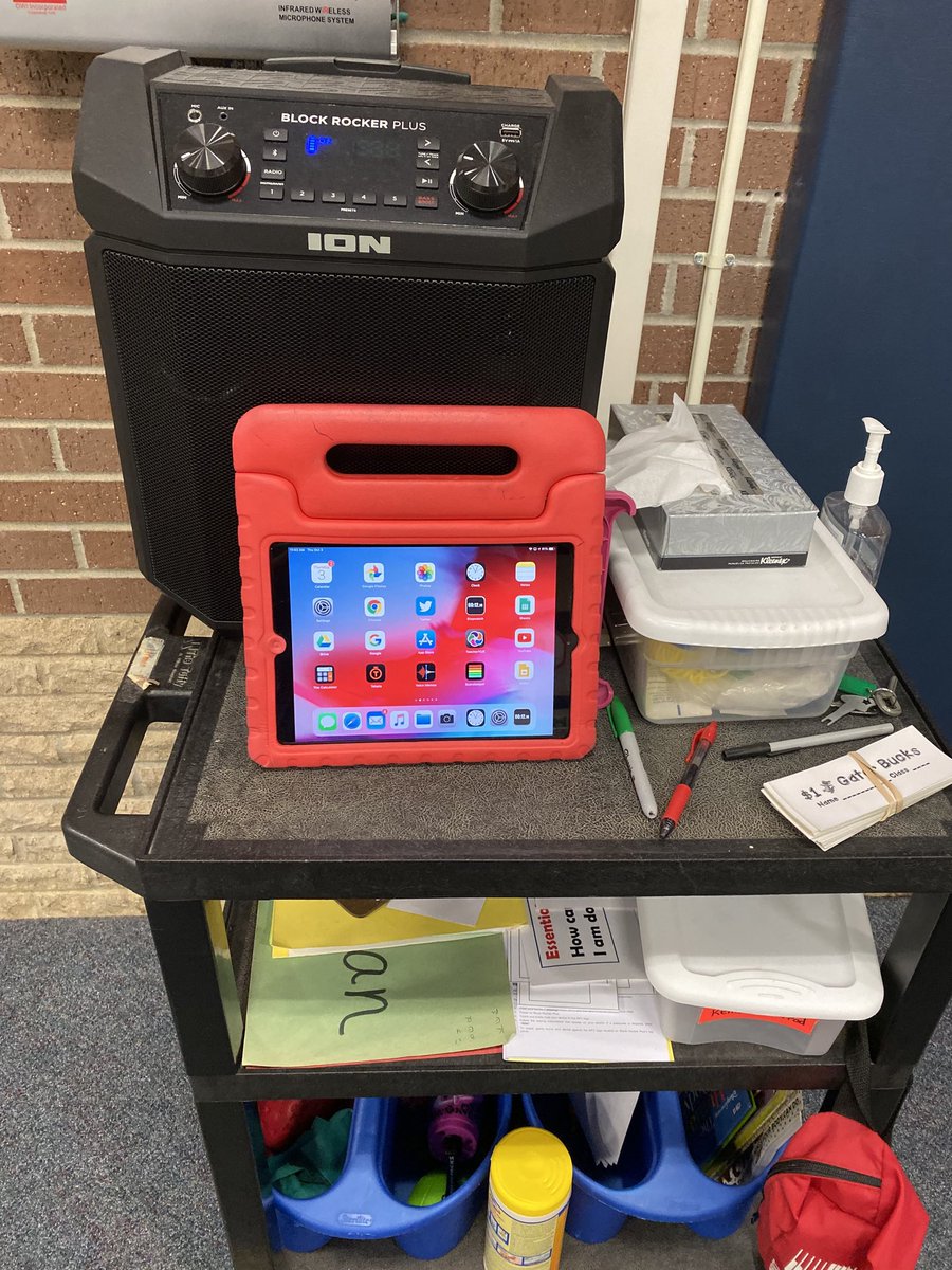 GSGatorsPE's tweet image. To all my colleagues who made fun of my kindergarten iPad case (they called it a Speak and Spell)....it just survived a hard soccer ball hit after doing a flip in the air and landing facedown on the floor. #functionoverfashion #physed ⁦@olathepeteacher⁩ ⁦@gsgators⁩