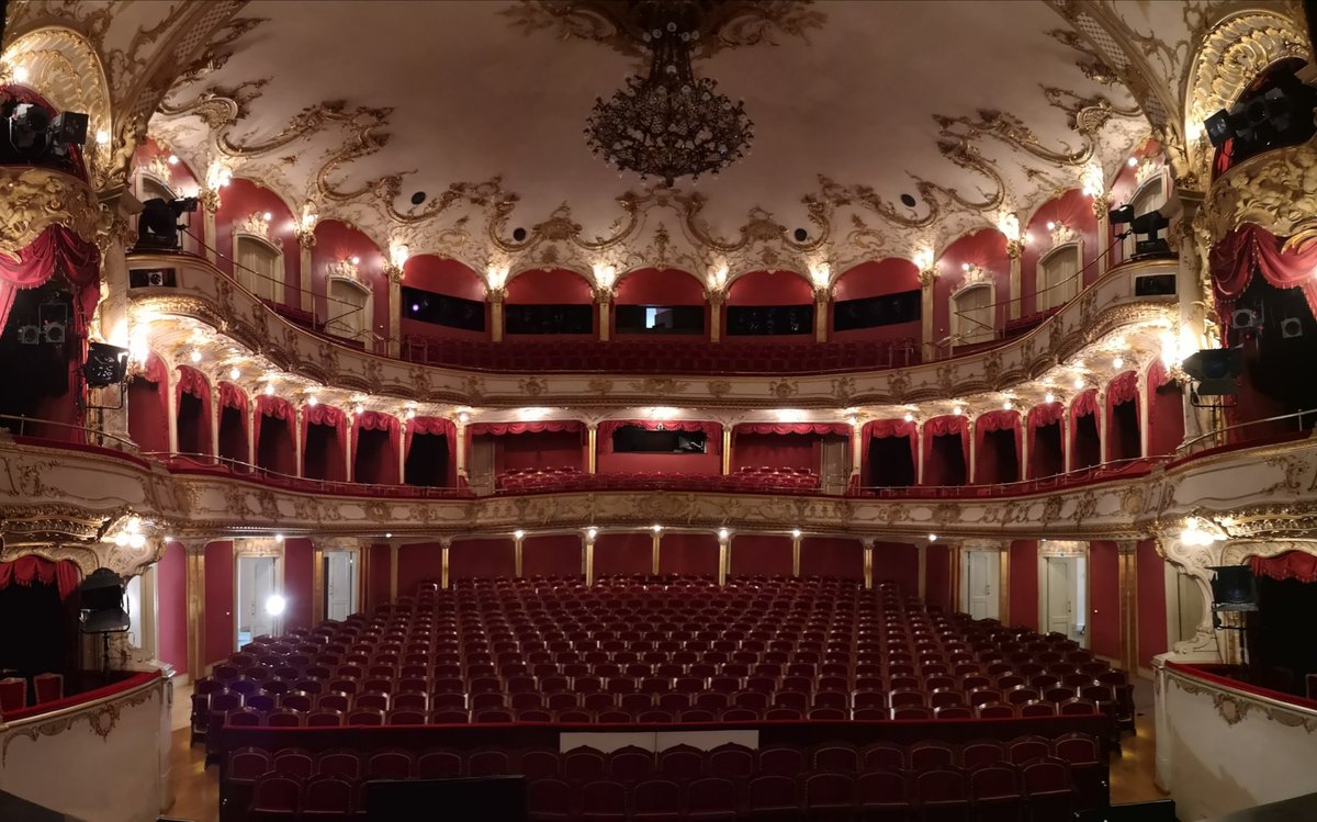 Charly_Goetze's tweet photo. What a beauty ❤️ my workplace for another two weeks! @stadttheater_fuerth

#KönigUbu #Schauspiel
#Inspizient #stagemanager #stagemanagement #stagemanagerlife #backstage #opera #Oper #operasinger #operasingers #operalife #operasinging #singing #singer #singerslife #stagelife https://t.co/fwOwpwQxyh