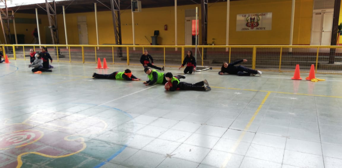 DAEMLosAndes's tweet photo. DESTACADO

Estudiantes de 4° año de Escuela España realizan un partido de "Goalball" en clases de ed. Física como forma de empatizar y entender la percepción de compañeros con visión disminuida ¡Felicitaciones por la iniciativa!

#EducaciónLosAndes
#DAEMLosAndes
#EscuelaEspaña https://t.co/B0tjHvro1l