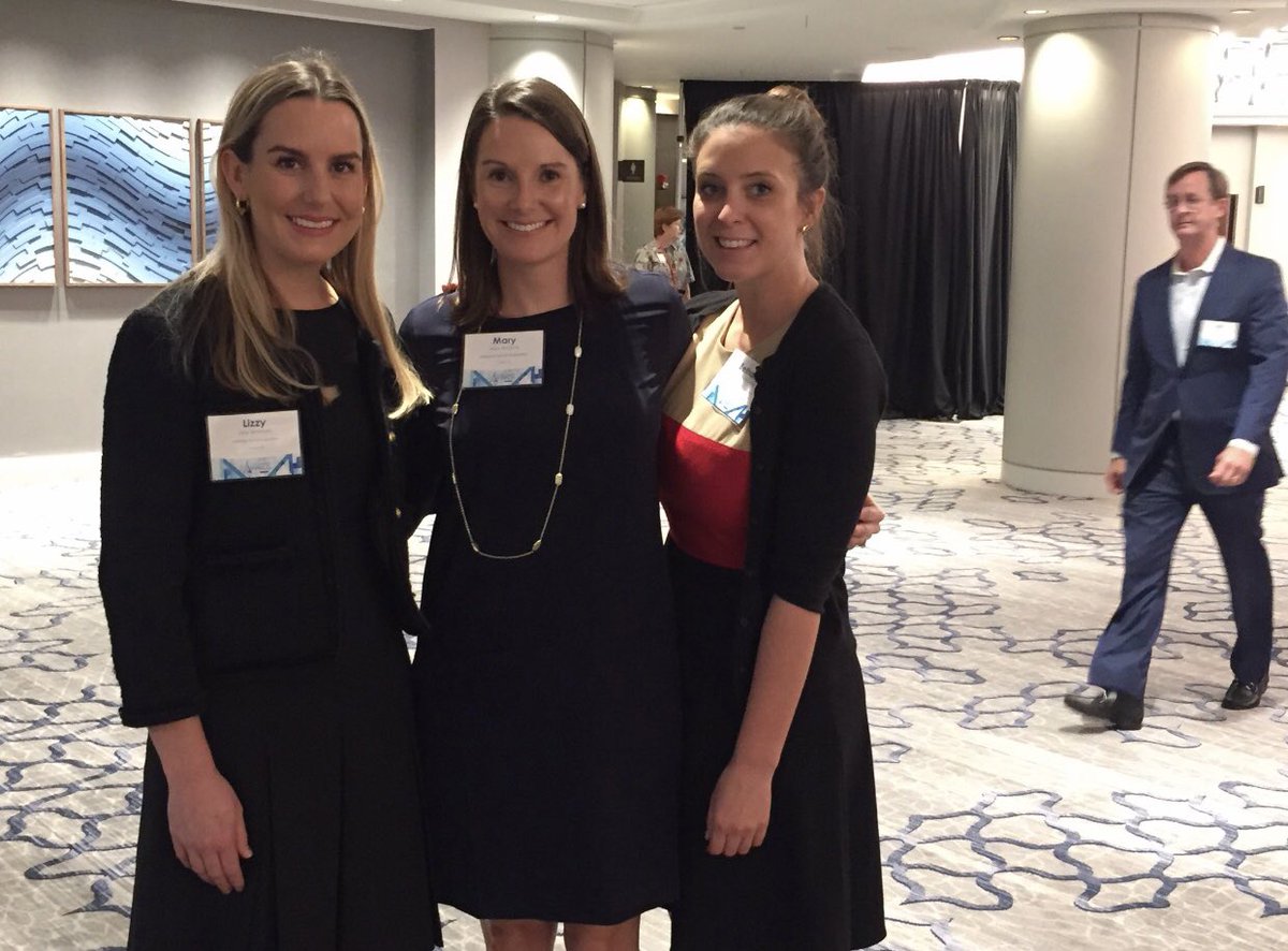 LSimmons611's tweet photo. Celebrating great leaders at the @ceoupdate awards #AssociationLeadershipAwards https://t.co/w7fX01vRCJ