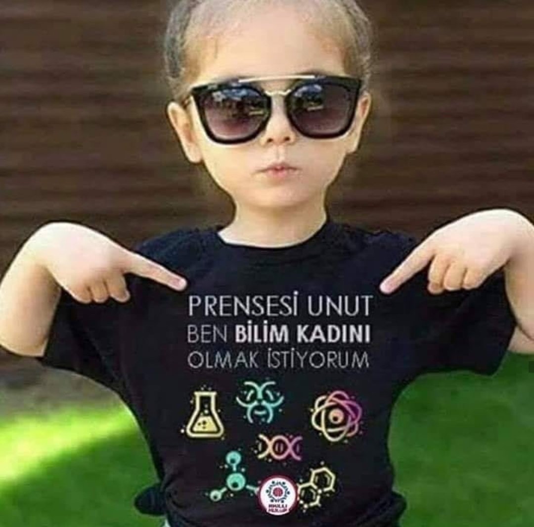 S_Motivasyon's tweet photo. Kızlarınızı yetişkin gibi giydirmeyin! 
Makyaj yapmayın! 
Saçlarını boyamayın, 
13 yaşındayken 19 yaşındaymış gibi görünmesine sebep olmayın! 
Kızlarınıza görüntüleriyle değil, 
akıllarıyla bilgileriyle zekalarıyla 
kişilikleri ve kimlikleriyle var olmayı öğretin! https://t.co/QuDOTbsR2i