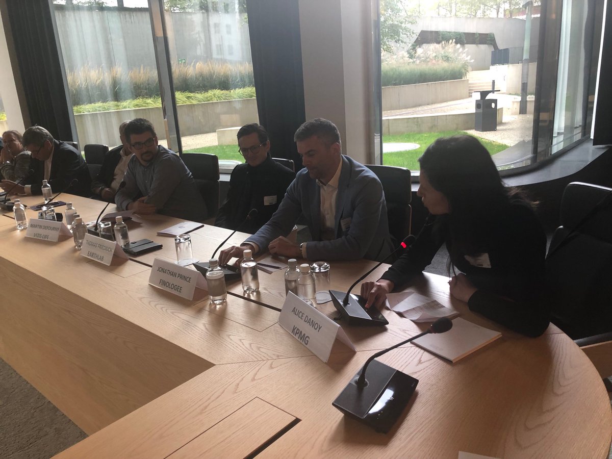 MichelEtienneFr's tweet photo. @PrinceJonathanF invite les assureurs à observer de près PSD2 et l’Open Banking. D’une part pour profiter des nouvelles opportunités qu’offrent les #API bancaires. D’autre part pour anticiper la transposition dans les prochaines années à l’ “Open Insurancing”. #APCAL https://t.co/IbFj8ZAD8A