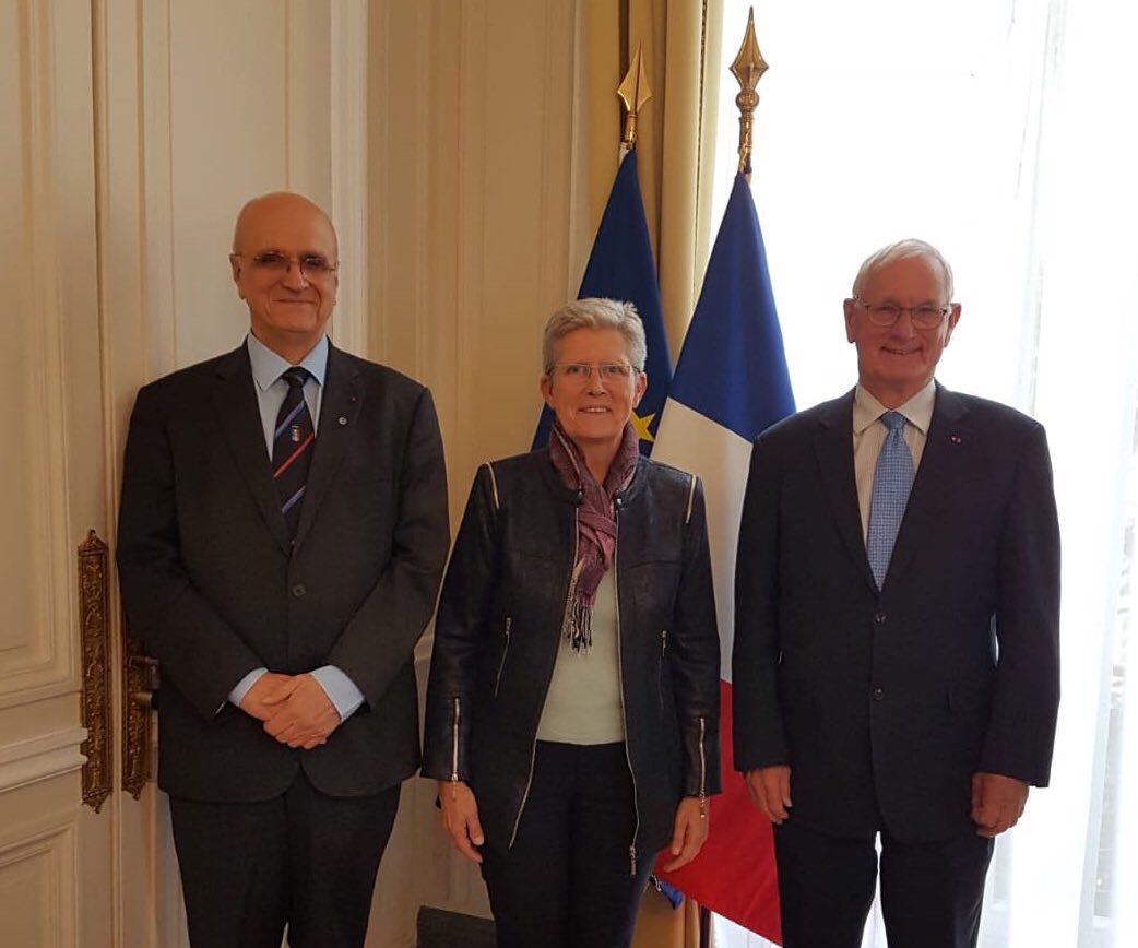 Je souhaite la bienvenue au général Hervé Longuet à la présidence de l’Union nationale des combattants. Et bonne continuation au général Pierre Saint-Macary qui a été pour moi un interlocuteur de choix au sein du monde combattant.