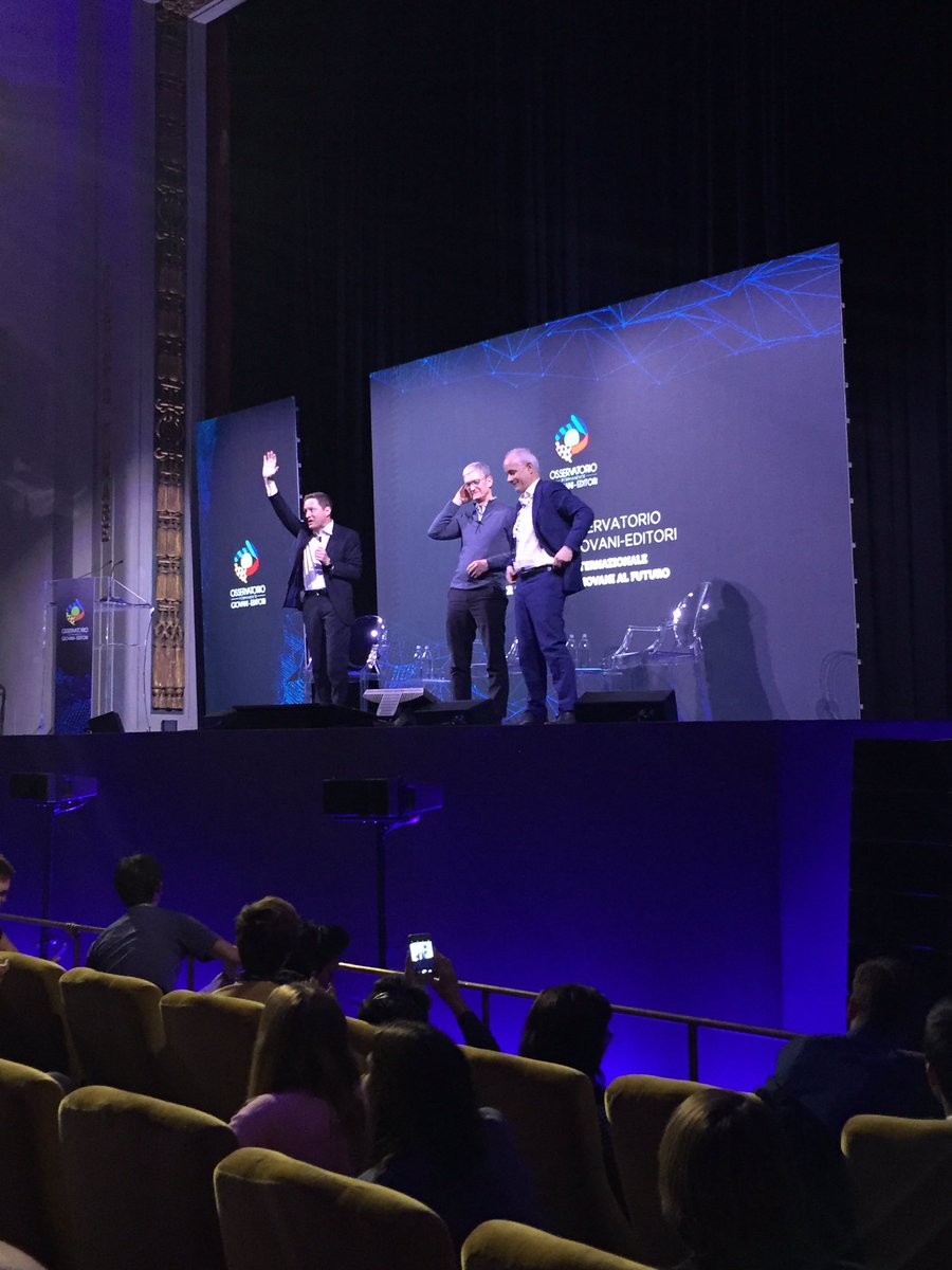 Tante domande, tante curiosità e tanti consigli! Grazie a <a href="/tim_cook/">Tim Cook</a> <a href="/lucfontana/">Luciano  Fontana</a> e ai tanti studenti presenti! #apple #opge