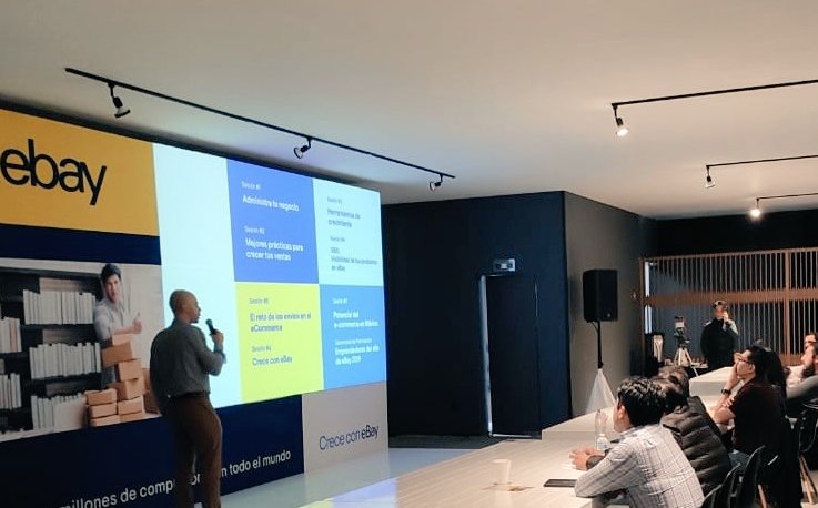 ebay_Mexico's tweet photo. Comenzamos el evento #EmprendedoreseBay2019 con Xavier Aguirre nuestro Gerente Sr. de Desarrollo de negocios LATAM y Raquel Sainz y Leslie Ulloa del equipo de integración de cuentas. #ecommerce #entrepreneur https://t.co/0HYNzPJa6W
