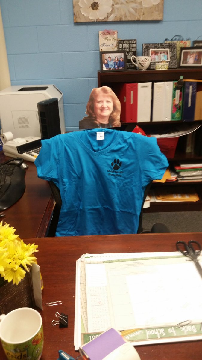 smith_mom3's tweet photo. When you are missed at work.  @AnnaMarieKirst6 @SedgeGardenES https://t.co/gsiAa2In2W