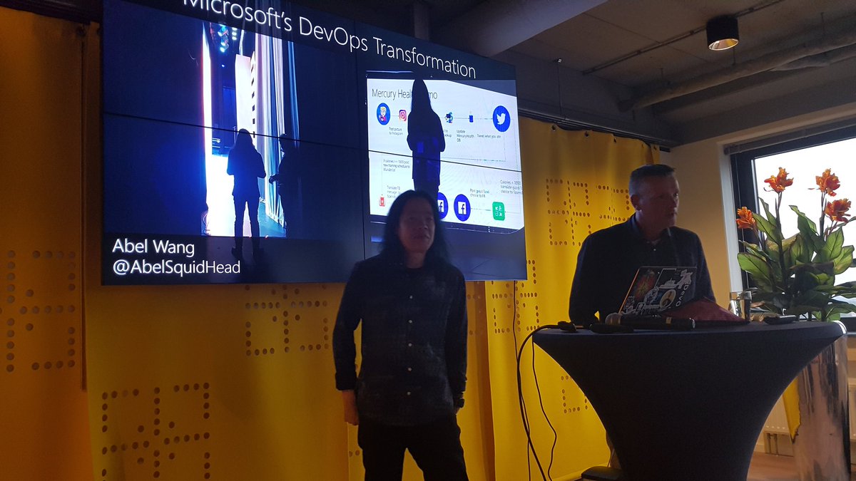 RoelantDieben's tweet image. At #DotnetZuid #Rockstar @AbelSquidHead is about to kick off #Betabit