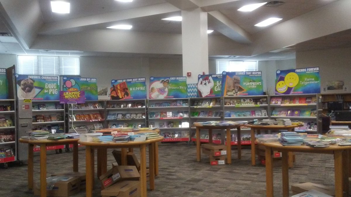 mpiggy's tweet photo. @CHISDCP Hurry tomorrow is the last day of the book fair.  Closes Friday at 12 Noon. https://t.co/tMvvPWwusv