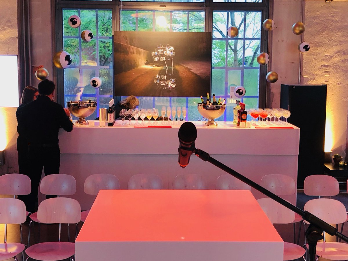 zhrefch's tweet photo. Bereits sind die ersten Gäste erschienen bei der Preisverleihung vom «Filmpreis der Zürcher Kirchen».
#zff #zff2019 #fzk #filmpreisderkirchen #filmpreis #zffdaily #zurichfilmfestival https://t.co/VMYoE5UgqF
