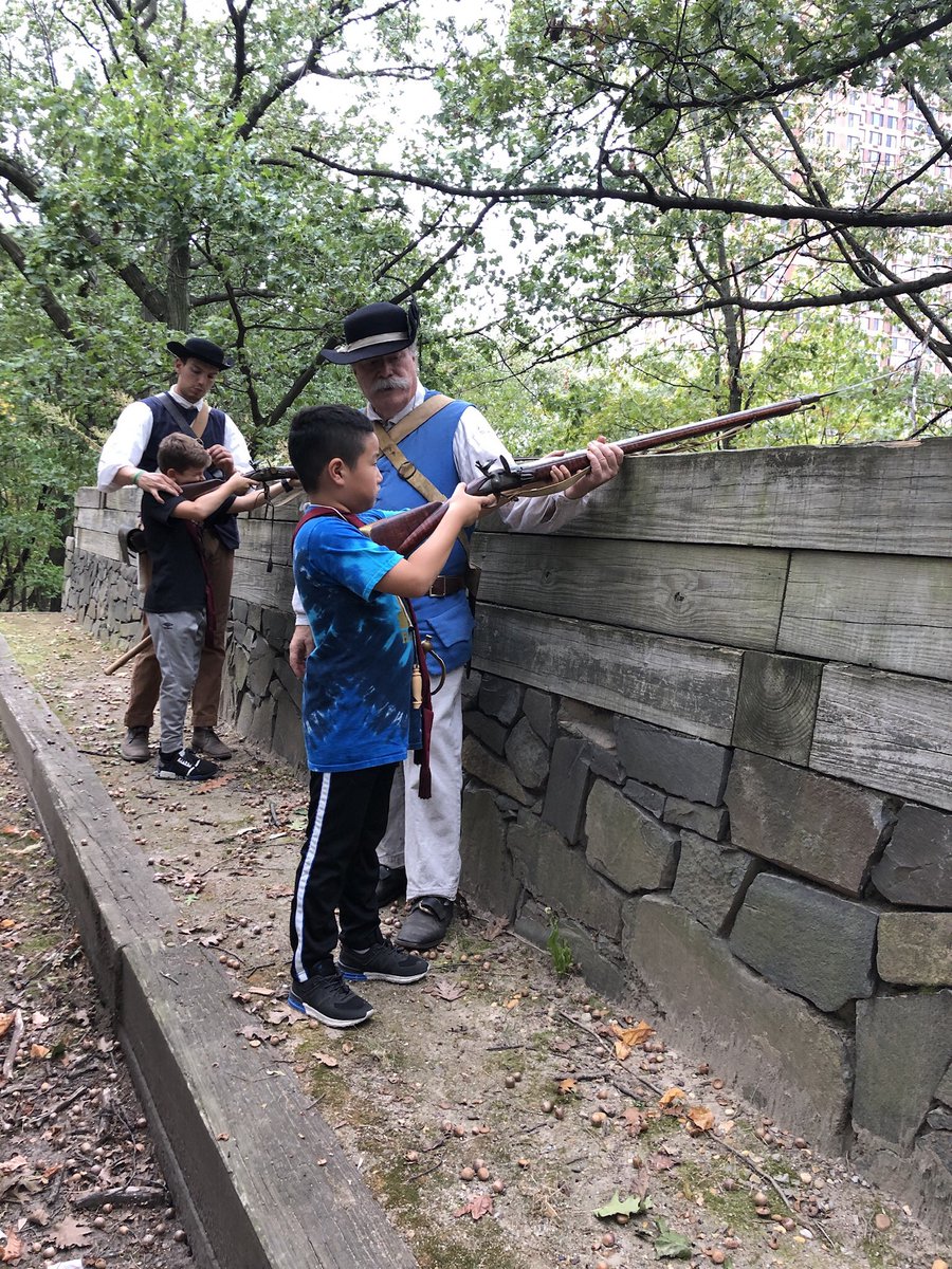 5Rlivelovelearn's tweet photo. 5R had a blast on our field trip last week! They worked hard as recruits to learn what it was like to be a soldier during the Revolutionary War. I’m so proud of every single one of them, and thank you to all the chaperones for their help.#5Rrockstars  #rooseveltpride https://t.co/MiyEhD1AY1