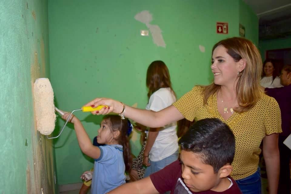 covafamac's tweet photo. Con mucho entusiasmo acompañamos a la Senadora Sylvana Beltrones Sánchez en la entrega de material para el mejoramiento de las condiciones de diferentes estancias infantiles. Trabajando para que vivan bien, para que crezcan con más oportunidad. https://t.co/wpLZJDWfT4