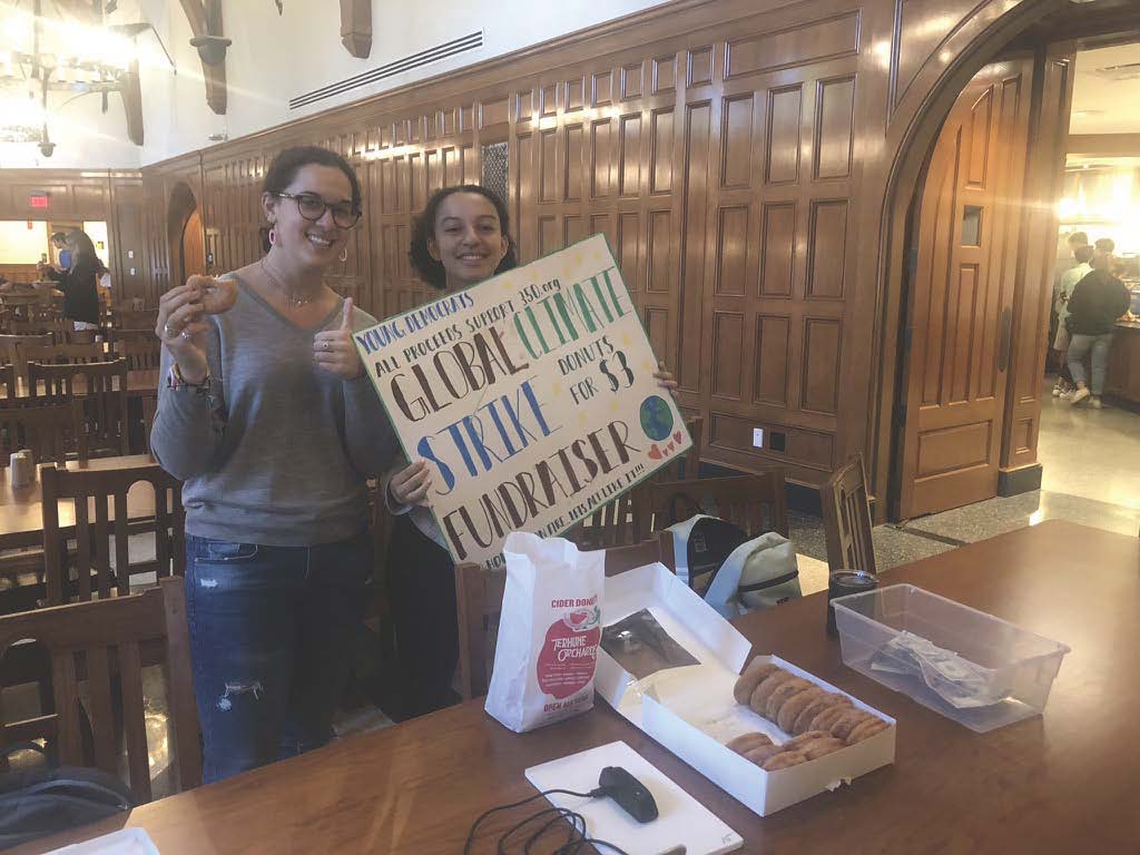 LvilleSchool's tweet photo. In an ambitious and delicious fundraiser, Lawrenceville’s Young Democrats raised nearly $1,000 to combat the global climate crisis! #gretathunberg #350dotorg #climatecrisis
https://t.co/katetFWZcw https://t.co/QZdjbHjoMp