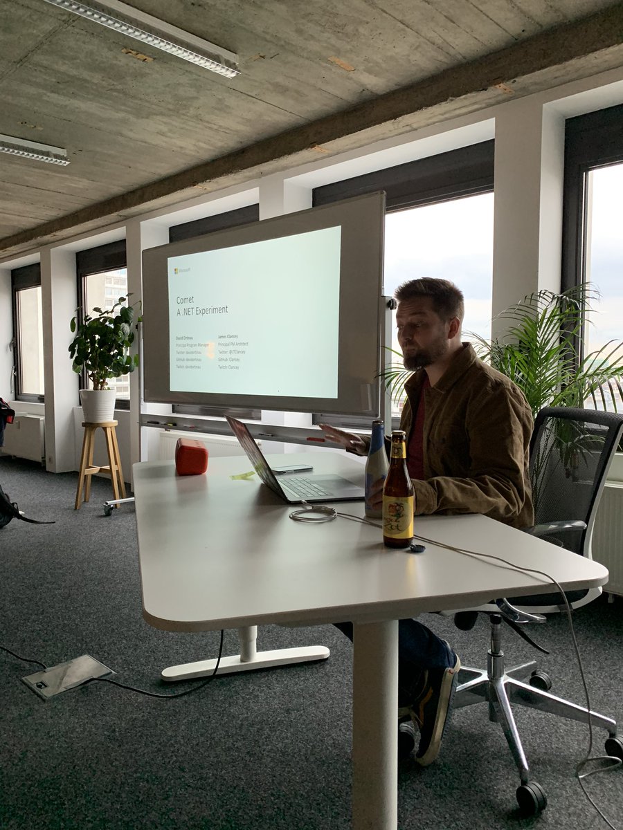 And the show is on! <a href="/davidortinau/">@davidortinau</a> telling us everything about comet by <a href="/jtclancey/">James Clancey</a> ! #xamarin