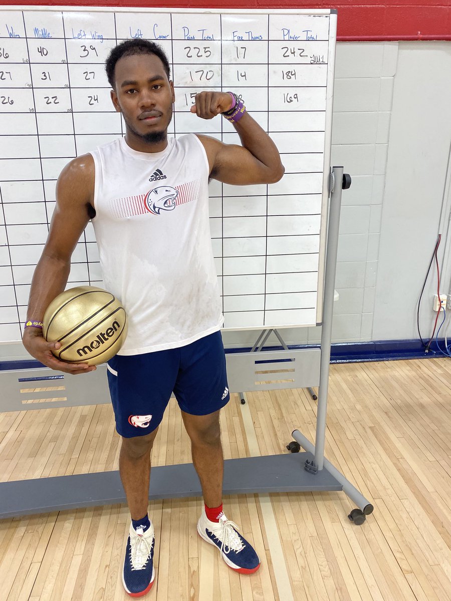 USAJagsCoachRR's tweet photo. Herbo with a 242 this morning! BIG number!! #MorningShooting 🔥🔥🚤🚤 https://t.co/cBSMJgD1pQ