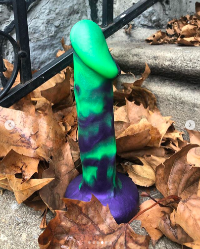 NYToyCollective's tweet photo. This #Halloween, win a limited-edition #Shilo! We’ve cooked up a caustic con-cock-tion of slime green &amp; purple black shimmer we’re calling 🧙‍♀️Witches’ Brew 🧙‍♀️, &amp; we’re giving it away this #Cocktober! 🎃

Visit our IG at https://t.co/BAxpdNFrXw for more details on how to enter 🎁 https://t.co/UkdwWcWFzj