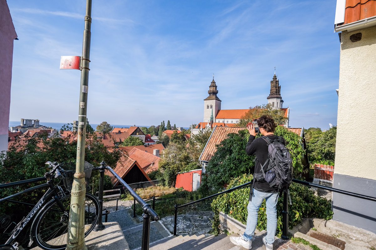 World Traveler フェリーでポーランドのgdanskに着きました 北欧から出て寂しいですが東欧も楽しみです ヴィスビューの街を キキが立ってた場所で私は撮影している所です 魔女の宅急便 ヴィスビュー ゴットランド島 スウェーデン 世界遺産