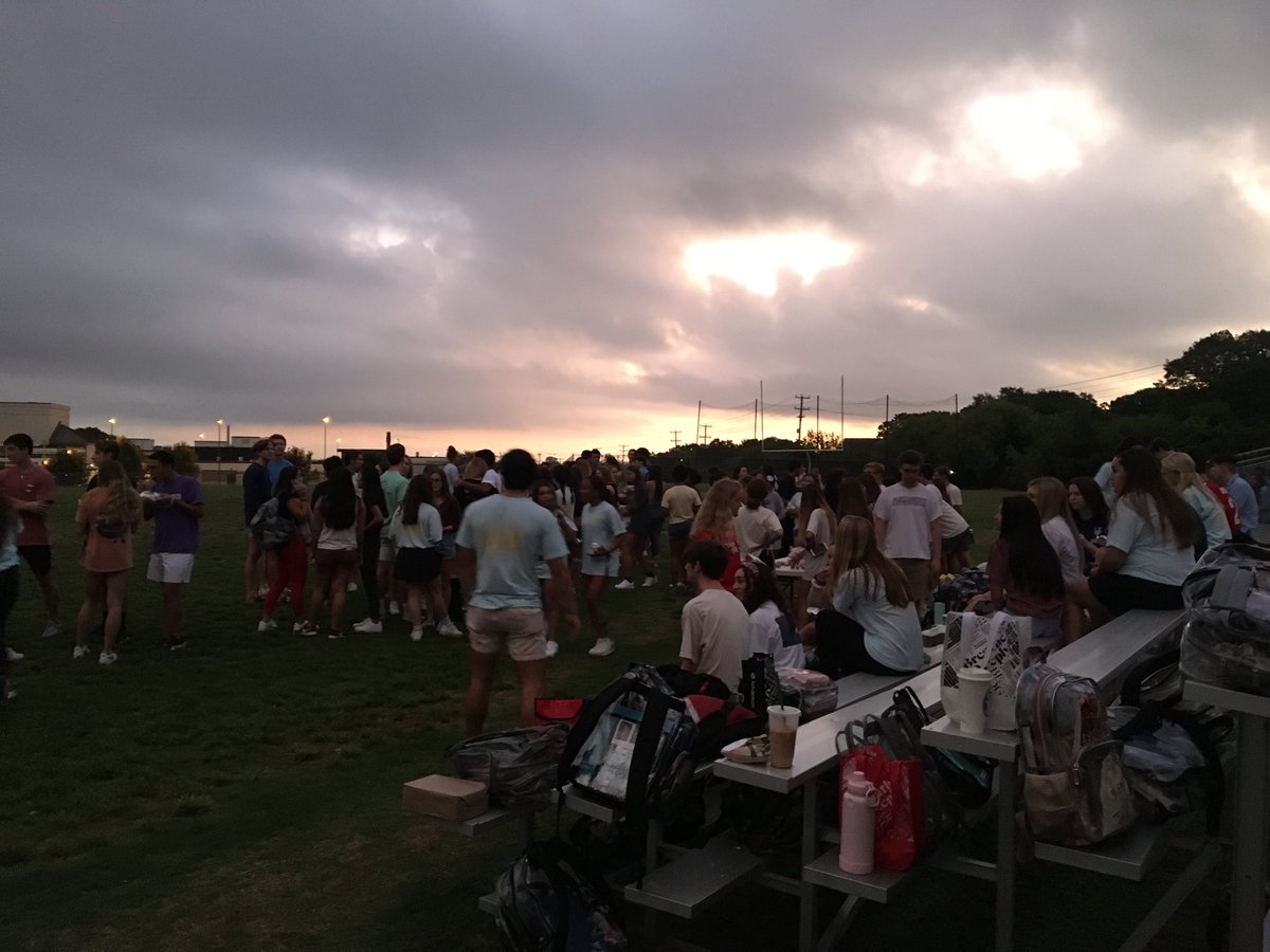 Senior Sunrise 2019!  They woke up early, ate some tacos, enjoyed each other’s company, and watched the sunrise.  @yankee_todd <a href="/parliamentWC/">Churchill Parliament</a>