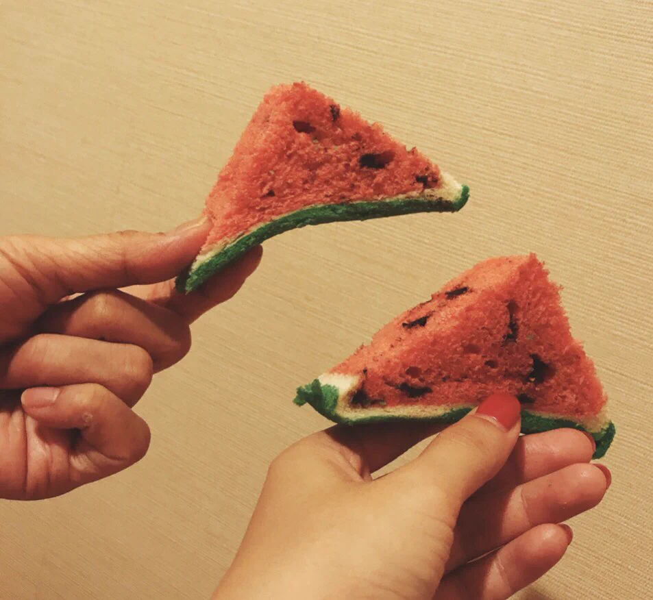 スイカとパンがコラボレーションした結果？スイカパンwww