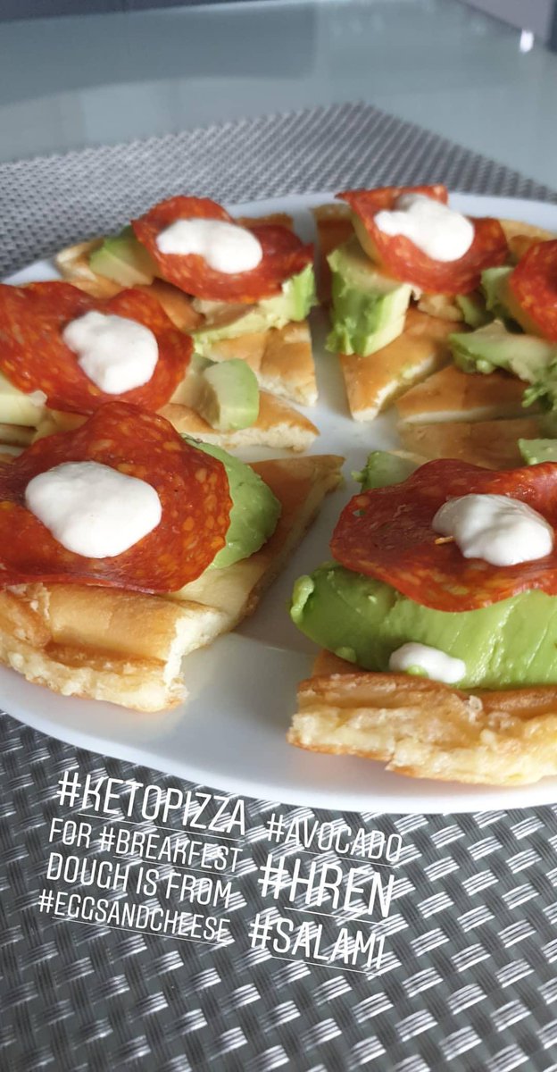 KayvanDijk's tweet image. Have to share this #ketopizza with you guys based on egg and cheese bottom! #keto #athletebreakfest #volley