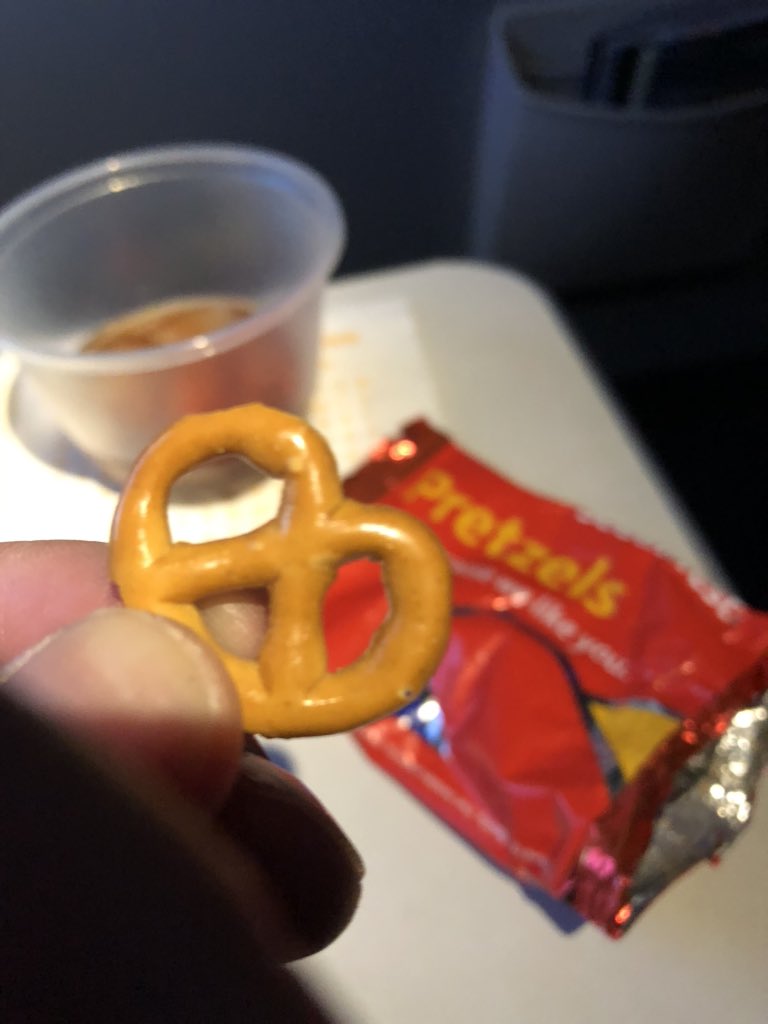 saab007's tweet photo. OMG the pretzels are stale. @SouthwestAir #WN1807 🤦🏽♂️😂🤣😭🥨 https://t.co/3sFqLVa34r