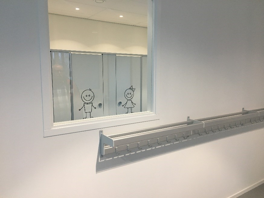 Voor de Brede school Asperen zijn oude Gardelux 2 garderobes gerecycled en omgesmolten. Vervolgens zijn er de nieuwe Gardelux Fit garderobes geplaats van 75% gerecycled aluminium. 
#sustainable #duurzaam #recyclen 
hermeta.nl/nieuws/recycli…