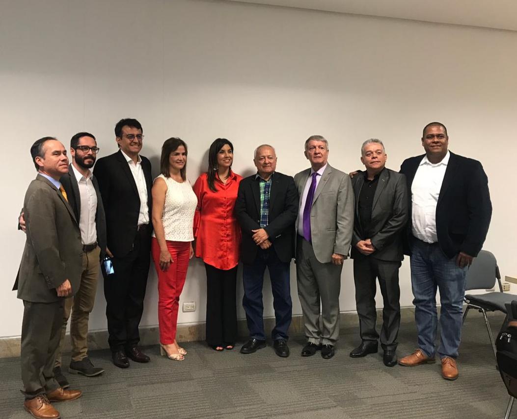 Reunión del G8 Antioquia con la Ministra de Educación Nacional María Victoria Angulo.

#YosoyIUDigital
#SomosIUDigital
<a href="/GobAntioquia/">Gobernación de Antioquia</a> 
<a href="/SecEducacionAnt/">Secretaría de Educación de Antioquia</a>