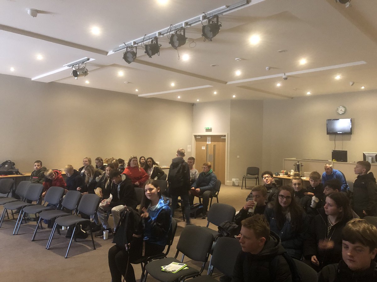 GeographyLCA's tweet photo. Year 10 back in the conference room before we head out on our physical part of the day looking at beach nourishment @LincolnCastleAc https://t.co/w9SOCvhfQ3