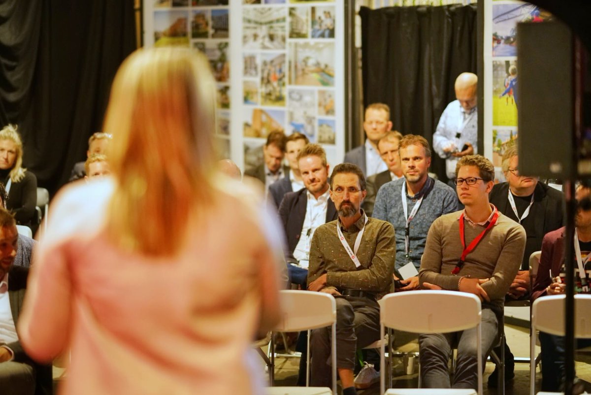 Zonet een inspirerende sessie door @MarijeKamphuijs op MOVE your business, onderdeel van ons evenement MOVE together. Hierin kwam o.a. aan bod hoe wij bedrijven mee de toekomst in nemen en hoe je écht invulling geeft aan #circulariteit. #MOVEtogether