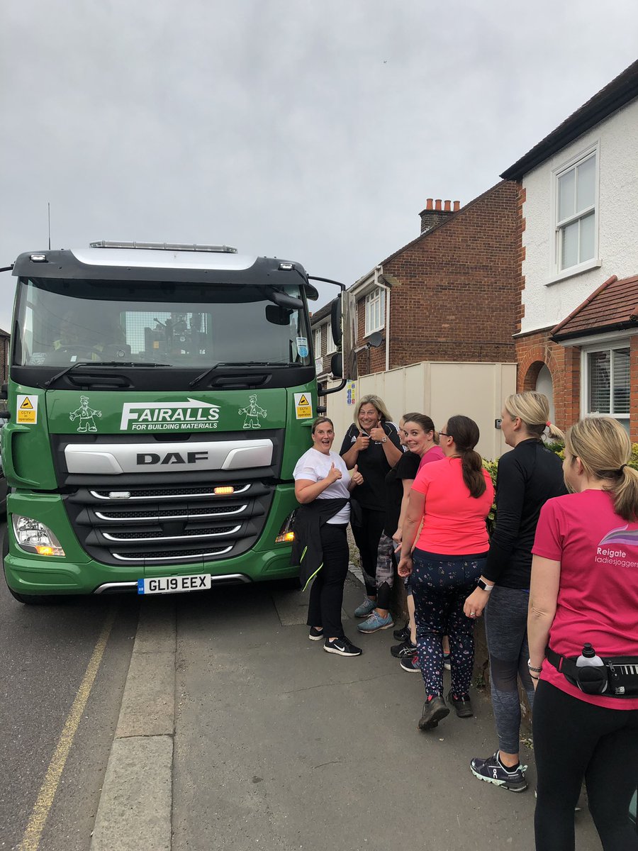 💚GREEN is everywhere is you look for it! Well done Thursday groups. We had GREEN trucks, GREEN bins, green t-shirts, trees, trees and more trees and lots of green space 💚 Lots is lovely chats about how running makes us feel and how it helps with anxiety 💚 You ladies are rock👏🏻