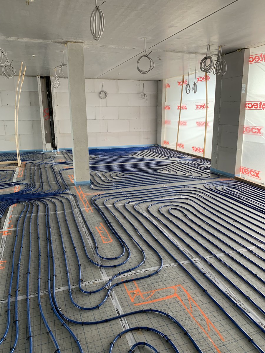 larskremer's tweet photo. De eerste gevel #KavelSpecial van de 3 #CPO projecten in #NieuwDelft komt uit de steigers en binnen is de #Afbouw in volle gang! @VinkBouw https://t.co/upMtqjSNeX