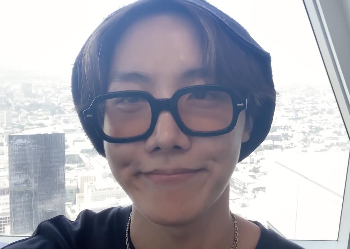 flowerstaegi's tweet photo. his dimples 😭😭😭 https://t.co/DU6SH7EJYP