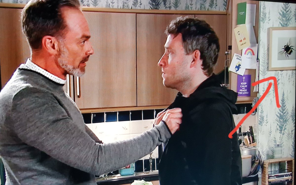 PazelHazel's tweet photo. V excited to see my bee painting up in #CoronationStreet #Corrie @itvcorrie last night!

#buzzing 🐝 https://t.co/QhzDsK8Xyi