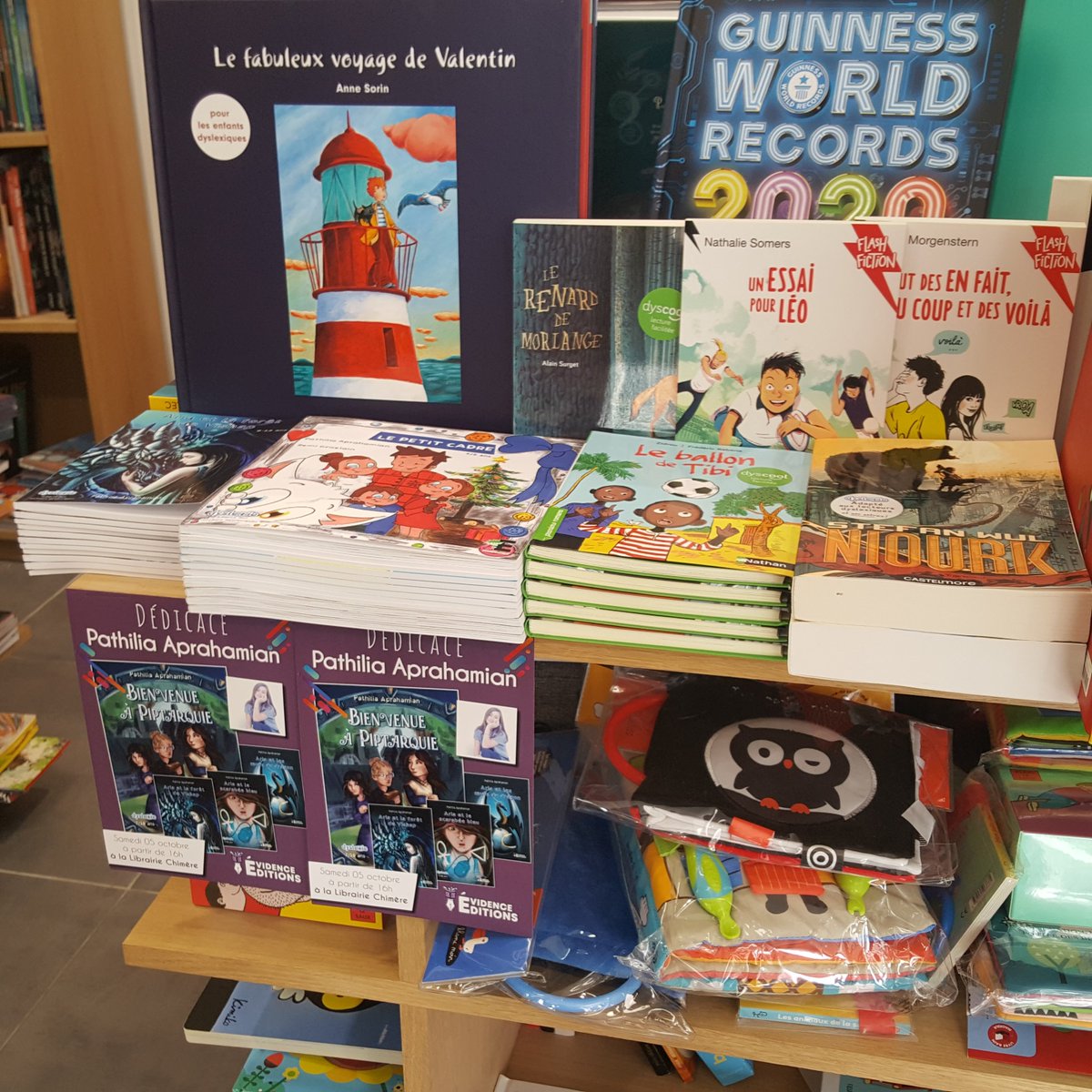 #SaveTheDate à l'occasion de la rencontre avec Pathilia Aprahamian  ( le samedi 5 octobre à 16h),pour ces #romans chez <a href="/EvidenceEdition/">Evidence Editions</a>, la #librairie à mis en avant des #livres pour les #dyslexique.
#dyslexia <a href="/Culture92320/">Châtillon Culture</a> <a href="/chatillon92320/">Ville de Châtillon</a> #livre #rencontre