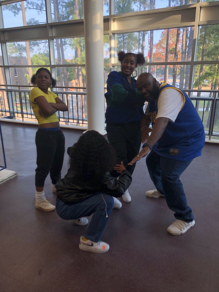 WestoverBBall's tweet photo. Today is 90s Throwback Thursday on the #Westside for #WHSHoCo week! Love it when our staff and students participate in our activities! #WestsideDaBestSide #90s
@WestoverHS https://t.co/l9SKcRmPpl