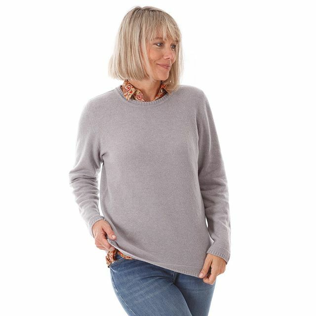 buckleaze's tweet photo. The chill is in the air today, the leaves 🍁 all around me are changing colour and beginning to fall - I am wondering whether you got your favourite jumper out of the wardrobe today only to find the moths 🙈🙈🙄have got to it since you last wore it. (So … https://t.co/cXtc1umfph https://t.co/HLGDA8x18i