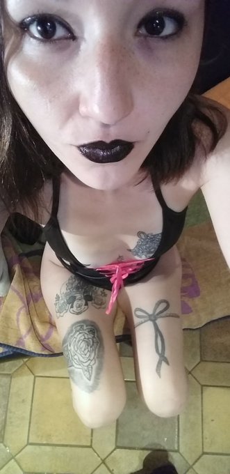 Hummm samedi ses mon anniversaire qui m'offre quoi 😂😂😂😂🥰🥰🥰🥰🤩🤩🤩🤗🤗🤗 je vous aimes les amis https://t.c